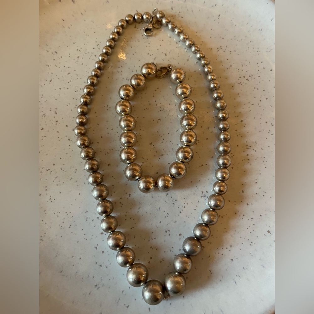 Tiffany silver pearls necklace and bracelet.
